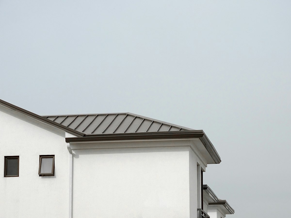 Architectural Shingles Vs Metal Roof Durability: Which Lasts Longer?